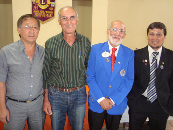 Dr. Cláudio Kubo (secretário municipal de Saúde), Nardo Gurjon, governador Hairton Santiago e presidente do Lions Clube local, Antenor Luiz Borges